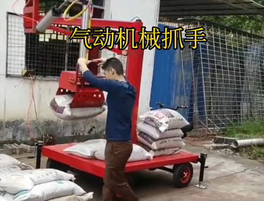 东兰县机械抓手甘蔗毛竹抓助力机械臂优点饲料抓袋机机械抓手农用随车抓实用吗